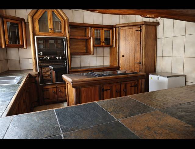 4 BEDROOM FREESTANDING FOR SALE IN BO-DORP